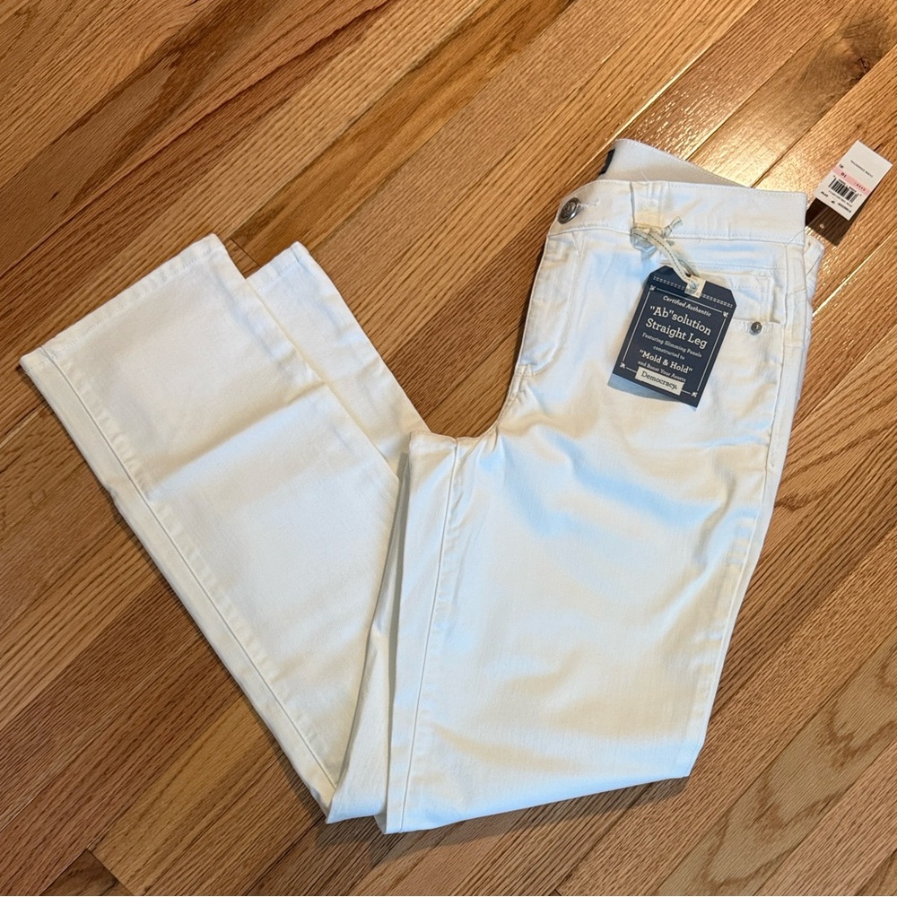 Democracy “ab”solution straight leg jeans. NWT